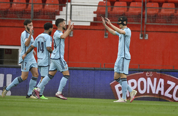 Budimir, 0-2koa eta bere 16. gola ospatzen bere taldekideekin.