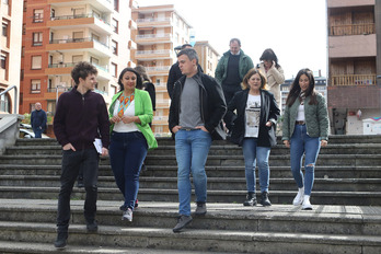 Xabier Luke junto a Diana Urrea e Iñigo Hernando en Galdakao.