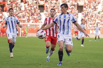 Robin Le Normand, que vio su quinta tarjeta ante el Cádiz, volverá ante el Almería.