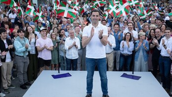 Imanol Pradales ha estado arropado por Iñigo Urkullu y Andoni Ortuzar en Getxo.