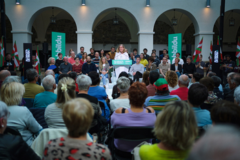 Nerea Kortajarena, en el acto político de Arrasate.