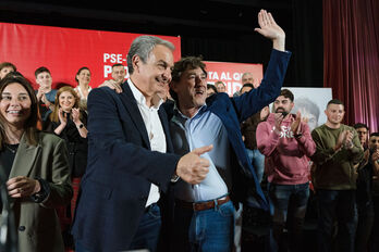 José Luis Rodríguez Zapatero junto a Eneko Andueza en Barakaldo.