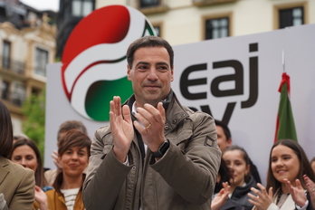 Imanol Pradales, en el mitin de este miércoles en Donostia.