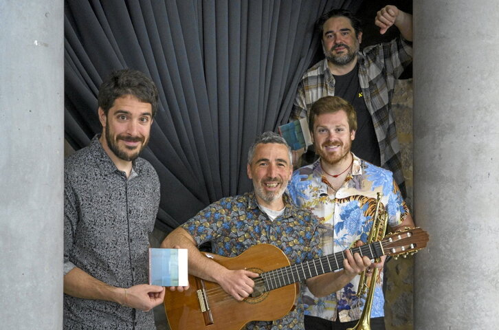 Tik Tara taldea bere hirugarren lanaren aurkezpenean 