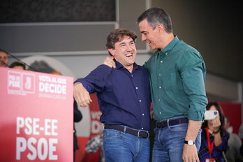 Eneko Andueza junto a Pedro Sánchez en Bilbo.