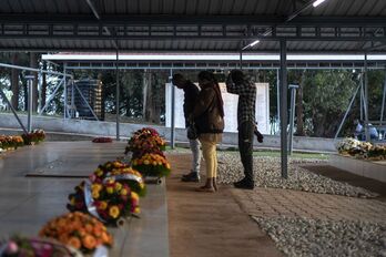 Genozidioaren memorialeko hobi komunean soilik 250.000 gorpu inguru daude.