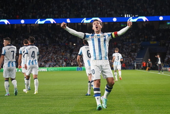 Mikel Oyarzabal celebra uno de los catorce goles marcados esta temporada en la Champions.