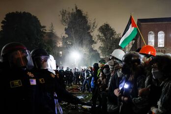 Los Angeleseko unibertsitatean Palestinaren alde egindako protesta.