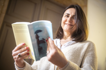 Gema Baqué con su primera novela este martes en Donostia.