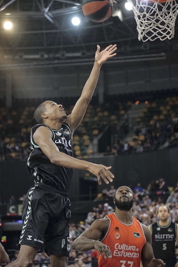 Giharretako arazoek jota, Alex Renfroe ez da Manresan izango.