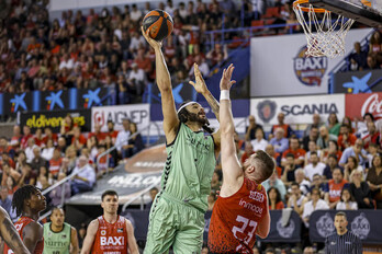 Sacha Killeya-Jones ha sido muy efectivo en el tiro, pero no en los rebotes.