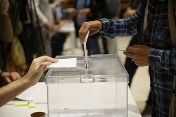 La participación en las elecciones en Catalunya ya subido cuatro puntos respecto a 2021 a las 13.00 horas.