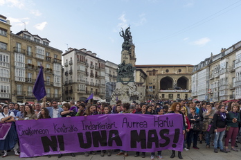 Concentración en Gasteiz contra la violencia machista.