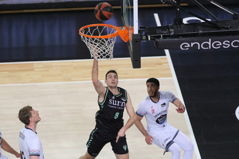 Alex Reyes se marcha después de cuatro años de estancia en Bilbo.