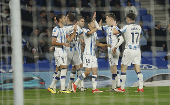 Los jugadores realistas, tras el gol que aseguró su quinta clasificación europea consecutiva.