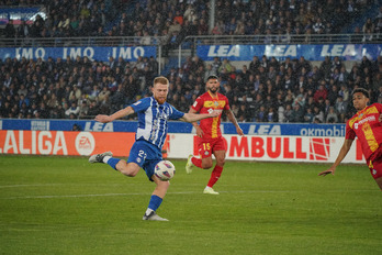 Carlos Vicente empala para convertir el decisivo 1-0 en el minuto 12.