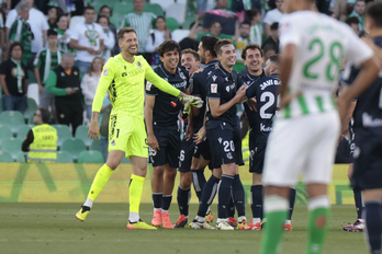 Los jugadores realistas celebran la victoria que garantizaba la sexta plaza el domingo ante el Betis al final del encuentro.