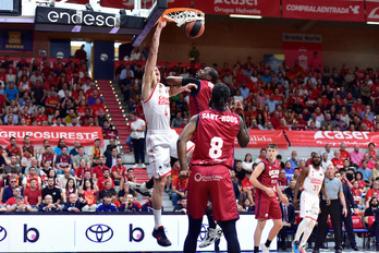 Jaime Pradilla se cuelga en la cara de Diagné y de toda la hinchada murciana.