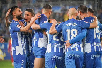 Los jugadores del Alavés celebran un gol frente al Getafe.