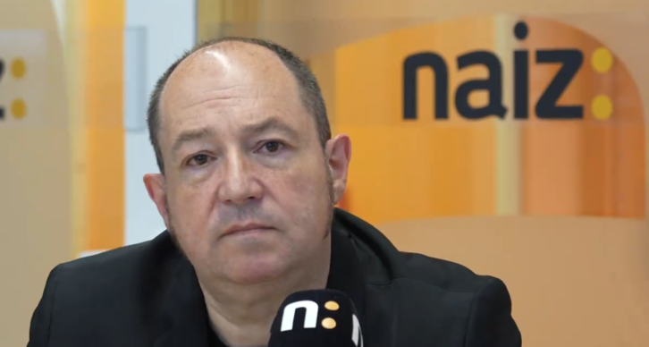 Pernando Barrena EH Bilduko hautagaia, NAIZ Irratiko estudioan.