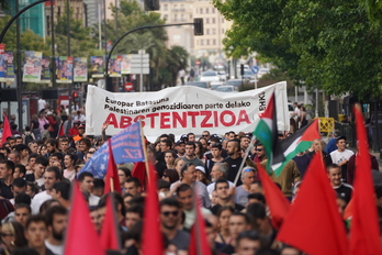 Abstentzioaren aldeko aldarria, Donostiako manifestazioko pankarta batean. 