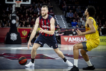El destino de Matt Costello, entre seguir en Gasteiz o irse a Valencia.