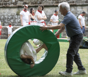 Haur eta gurasoez gain, aiton-amonak ere protagonista dira Birjolastu espazioan.