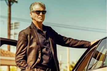 Pierce Brosnan encarna a Charlie Swift
