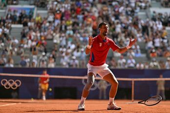 La alegría de Djokovic después de ganar el oro olímpico.