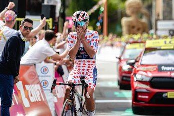 Justine Ghekiere, emocionada y feliz tras imponerse en Le Grand Bornand.