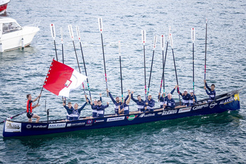 Urdaibaiko eskifaia, Piskin Marinoil bandera astintzen.