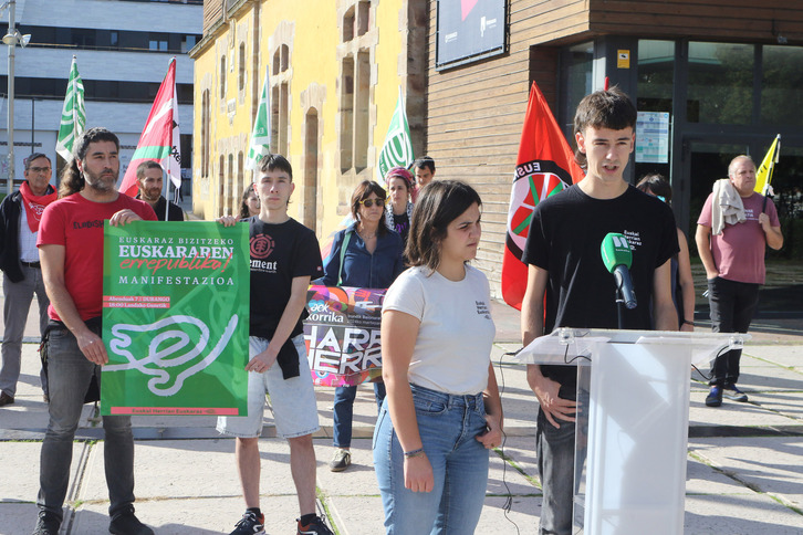 Durangoko Azokaren testuingurua baliatu dute abenduko manifestazio nazionala deitzeko.