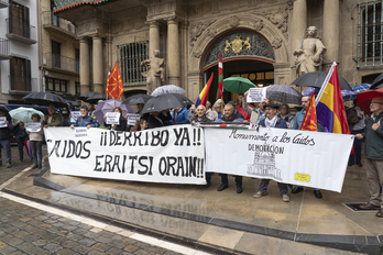 Iruñeko erorien monumentuaren eraisketa eskatzeko elkarretaratzea.