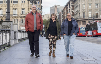 Carlos Askunze, Idoia Martinez y Eba Ferreira, en Bilbo.