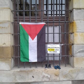 Elorrioko ikastola da elkartasun egitasmoarekin bate egin duenetako bat. 