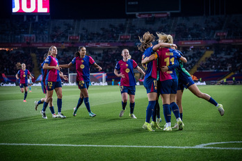 Alexia celebra con sus compañeras el gol que sentenciaba el partido y confirmaba el primer puesto del Barcelona.