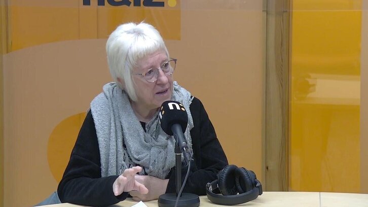 Itziar Goienetxea, NAIZ Irratiko estudioetan.