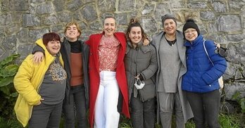 Izan Iñurri elkarteko kide batzuk, artxiboko argazki batean.