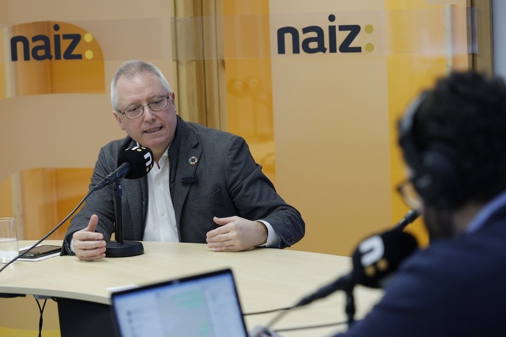 Jose Ignacio Asensio Gipuzkoako ahaldun nagusiorde eta Jasangarritasun diputatua, NAIZ Irratiko estudioetan.