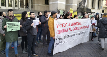 Elkarretaratzea Bilboko Justizia Jauregiaren aurrean