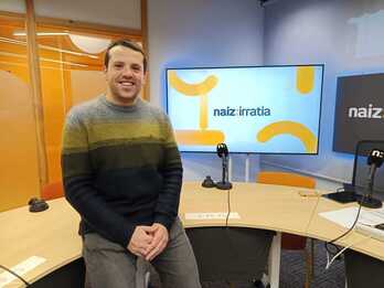 Xabier Iraola, SORTUren herrigintza idazkaria, NAIZ Irratiko estudio zentralean