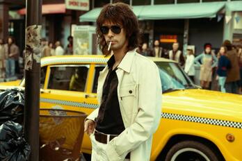 Ben Whishaw en el papel de Limonov