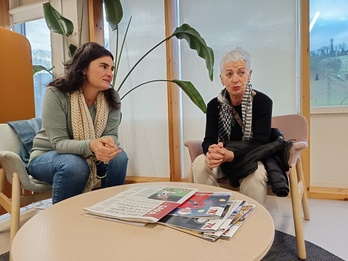 Patri Arburua eta Kontxi Errok Naiz Irratiaren erredakzioan. 