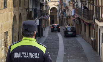 Getarian udaltzain bati egindako artxibo irudia. 