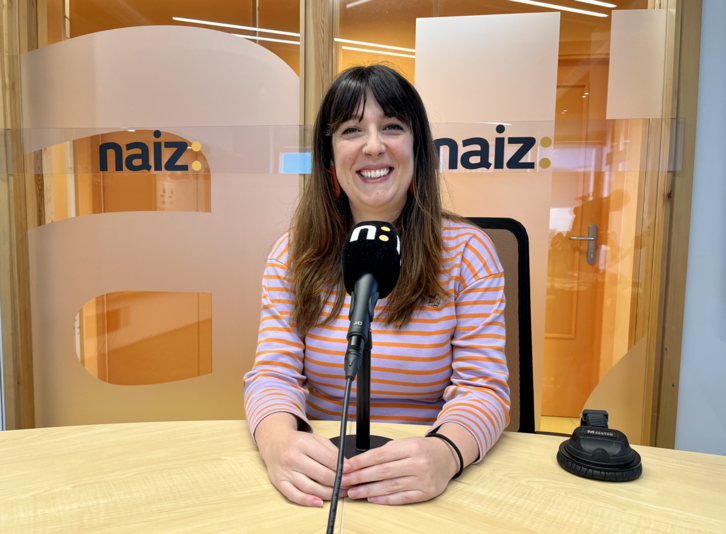 Oihana Etxebarrieta NAIZ Irratiko estudioetan.