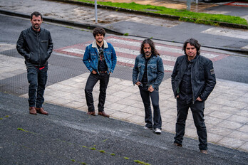 Latzen, 17 urte eta gero, berriz ere taula gainera itzuliko da.