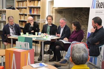 'InpAkta' aldizkariaren aurkezpen bat. 