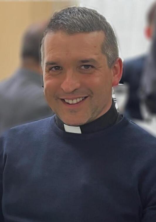 Carlos Olabarri, Arratiako abadea.