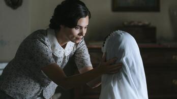 Ana (Loreto Mauleón) filmeko protagonista nagusia