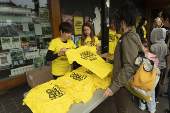 Aroztegikoen absoluzioa eskatzeko kamisetak Elizondon